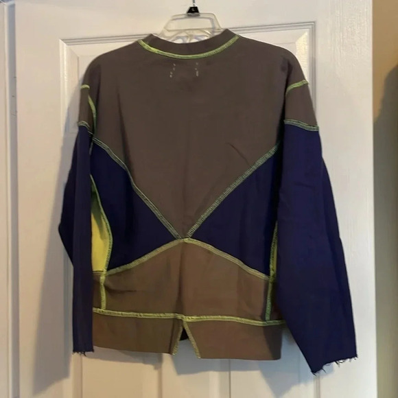 Urban Outfitters women’s gray and blue color block sweatshirt size small - Picture 5 of 8